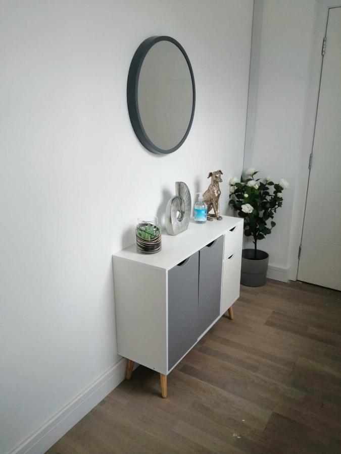 Apartment No 8 - Stay In Style In The Heart Of The Cathedral City. Truro Kültér fotó