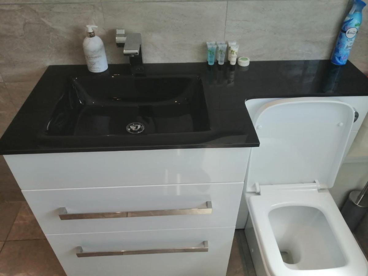 Apartment No 8 - Stay In Style In The Heart Of The Cathedral City. Truro Kültér fotó