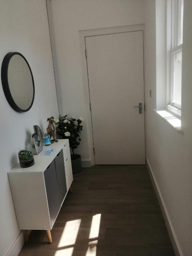 Apartment No 8 - Stay In Style In The Heart Of The Cathedral City. Truro Kültér fotó