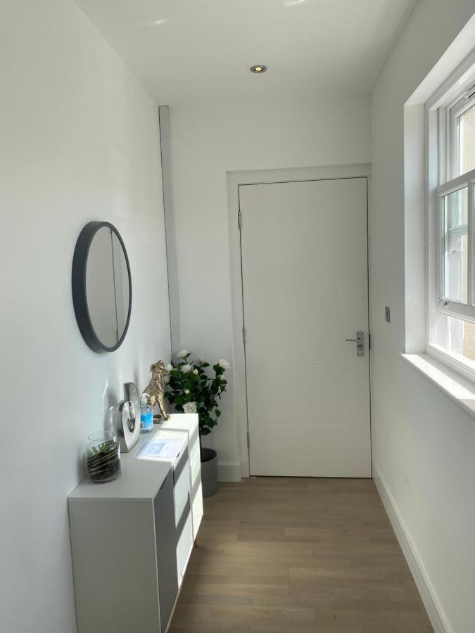Apartment No 8 - Stay In Style In The Heart Of The Cathedral City. Truro Kültér fotó